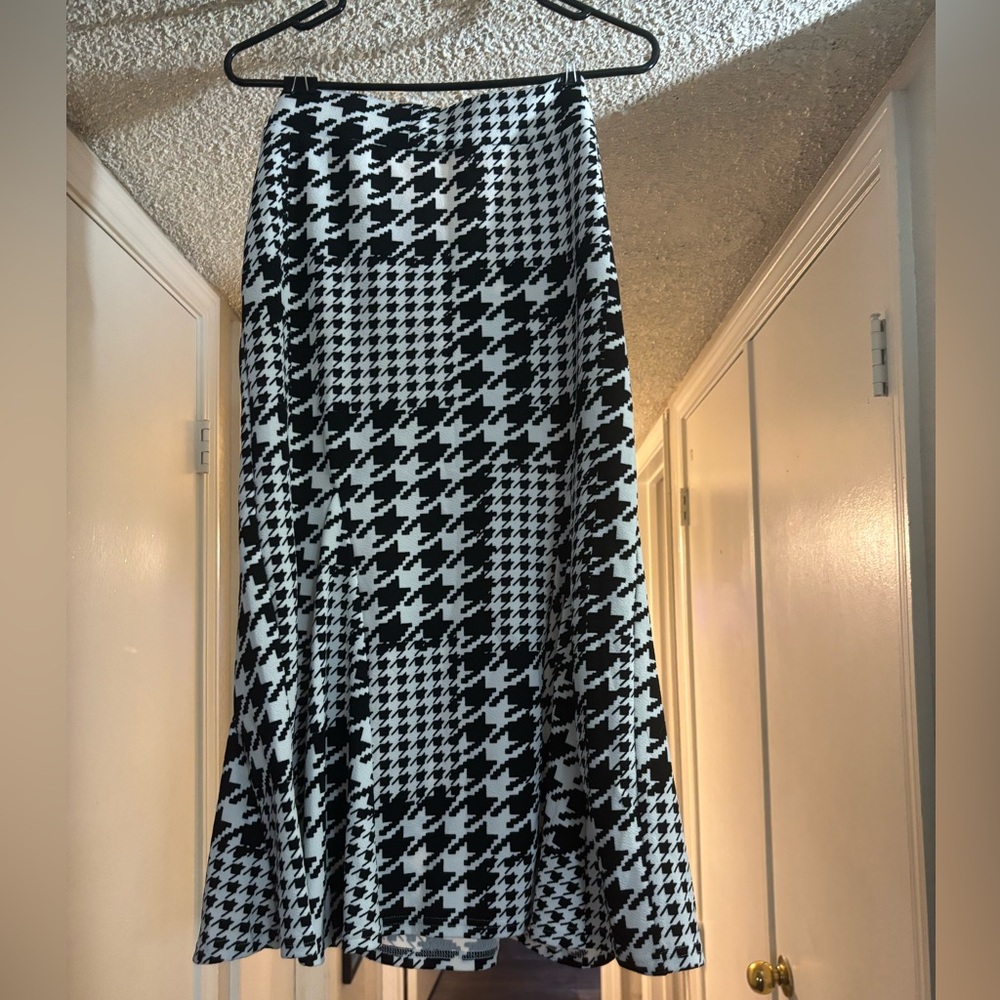 Classic Houndstooth A-Line Skirt